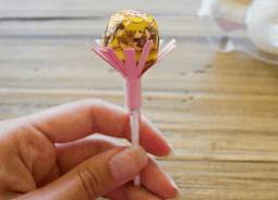 Использование конфет для букета