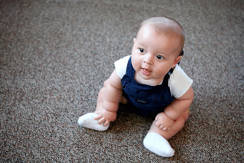 Приучение малыша к сидению