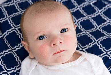 Изменение цвета глаз у малыша