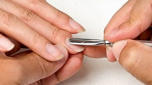 Удаление кутикулы инструментами