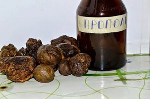 Водная настойка прополиса детям